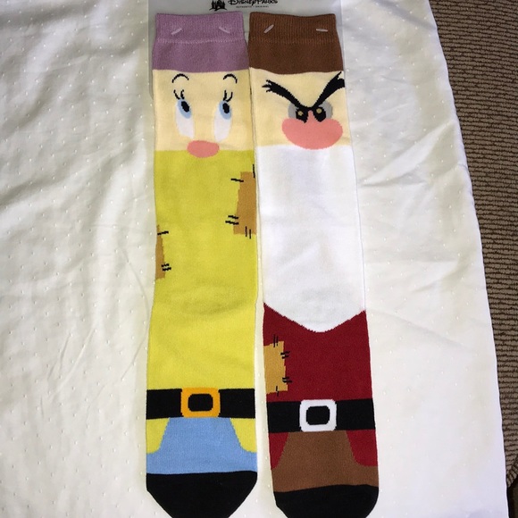Disney’s Dopey and Grumpy pair of socks - Picture 3 of 6